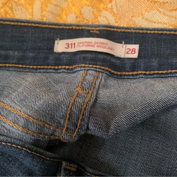 Levi’s red tab 311 Shaping Skinny. 28w30l - Picture 3 of 5